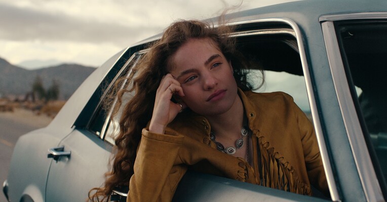 زن سرنوشت‌ ساز - پس‌زمینه