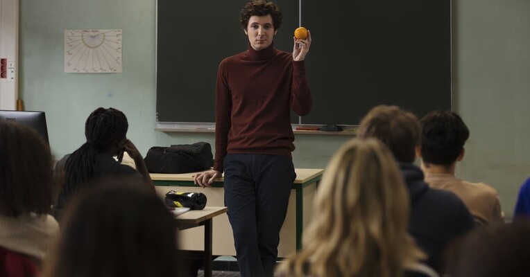 یک شغل واقعی - پس‌زمینه