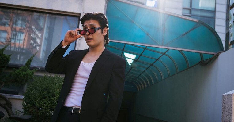 یادانگ: اسنیچ - پس‌زمینه