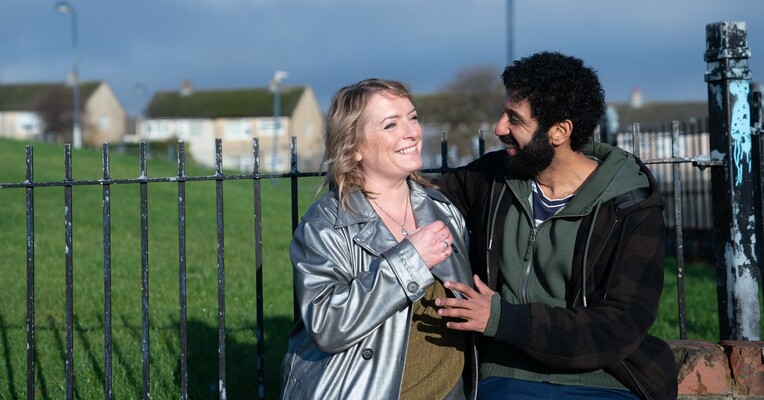 علی و آوا - پس‌زمینه