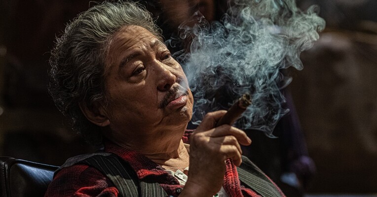 گرگ و میش جنگجویان : دیواری - پس‌زمینه