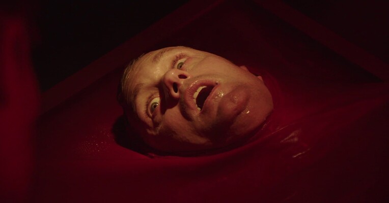 استخر بی‌نهایت - پس‌زمینه