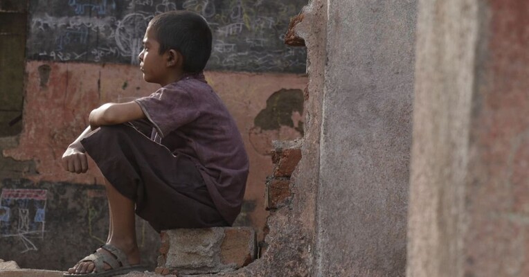 لادو گوتھلی - پس‌زمینه