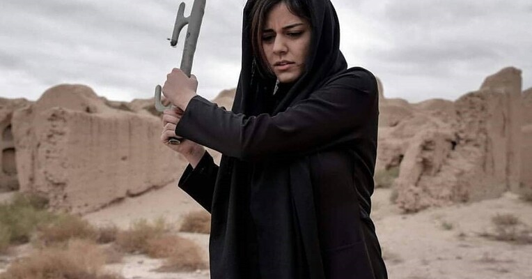 ملی و راه‌های نرفته‌اش - پس‌زمینه