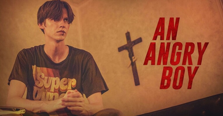 پسری خشمگین - پس‌زمینه