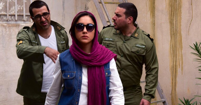 لونه زنبور - پس‌زمینه