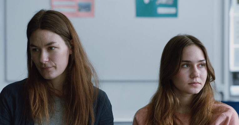 دوست‌ داشتنی - پس‌زمینه