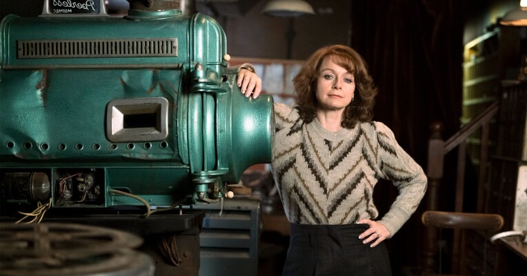 نجات سینما - پس‌زمینه