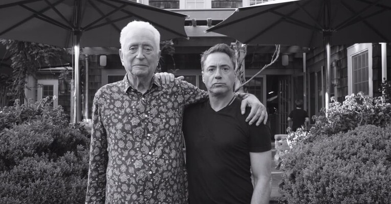 بزرگ تر - پس‌زمینه