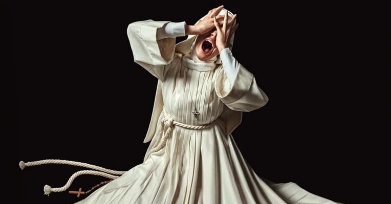 خواهر مرگ - پس‌زمینه