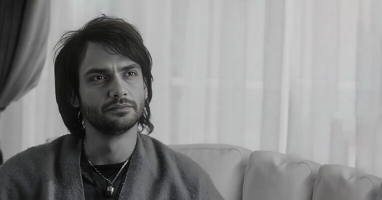 اشباح - پس‌زمینه