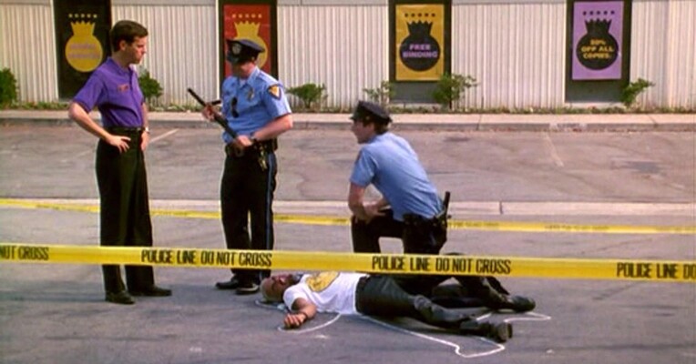 مرد را بکش - پس‌زمینه