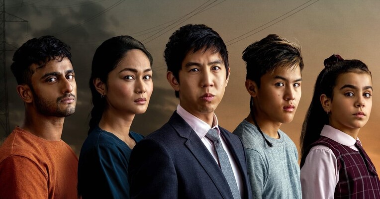 اینجا درون غرب - پس‌زمینه