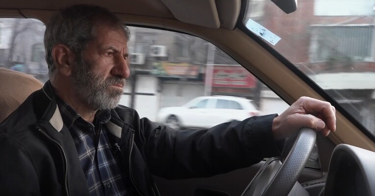 جامانده در دشت - پس‌زمینه