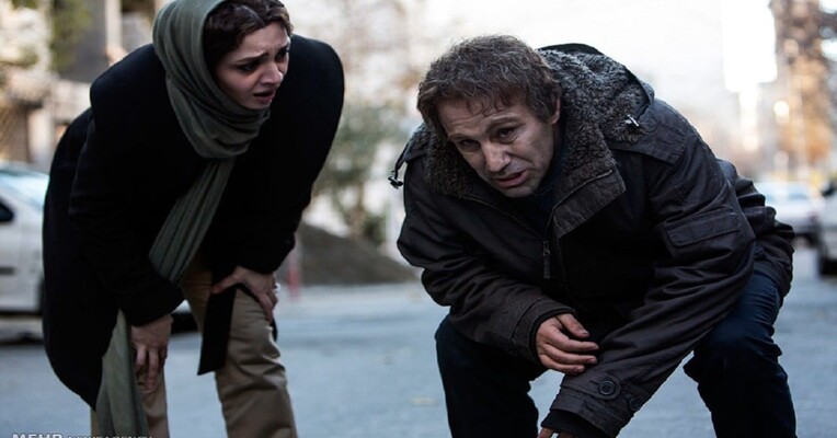 لامپ 100 - پس‌زمینه