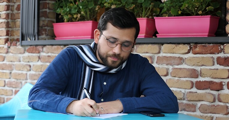 قمار چهار گزینه ای - پس‌زمینه