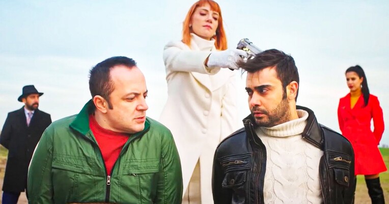 ماموریت در آدانا - پس‌زمینه