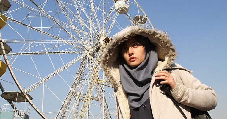 لاک قرمز - پس‌زمینه