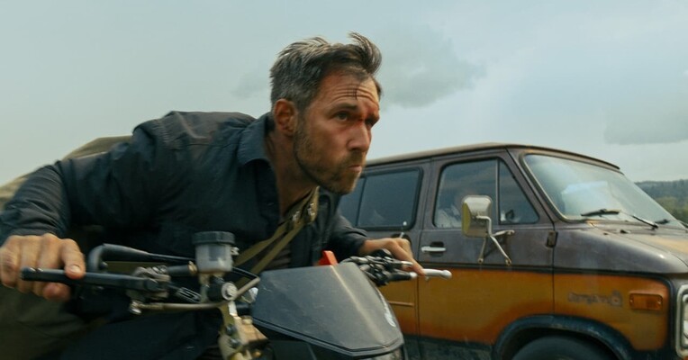 سریع باش - پس‌زمینه