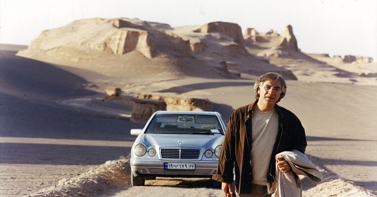 خیلی دور خیلی نزدیک - پس‌زمینه