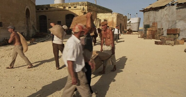 جنجال محض - پس‌زمینه