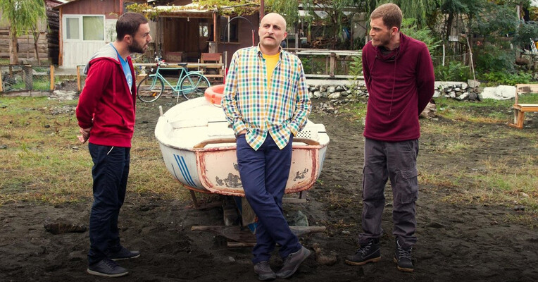 راز سومی سُمِلا: جونر تمِل - پس‌زمینه