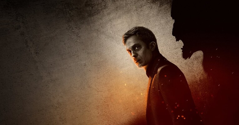 گرگینه در شب - پس‌زمینه