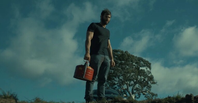 انتقام - پس‌زمینه