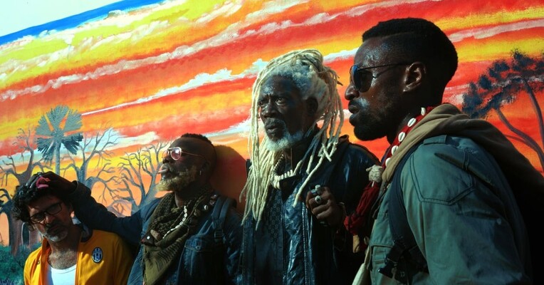 سالوم - پس‌زمینه