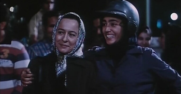 دیوار - پس‌زمینه