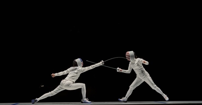 کمان پولادی - پس‌زمینه