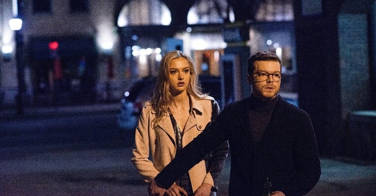 شکسته - پس‌زمینه