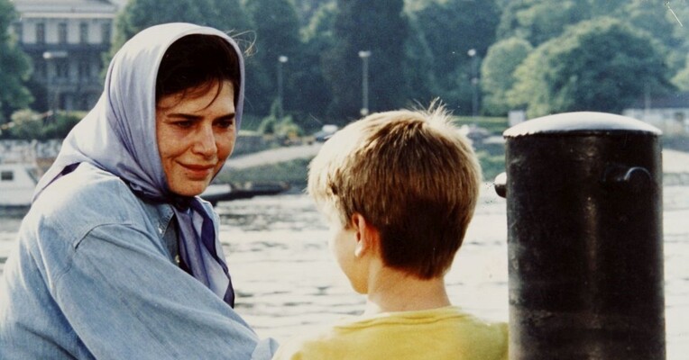 از کرخه تا راین - پس‌زمینه