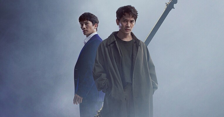 آداماس - پس‌زمینه