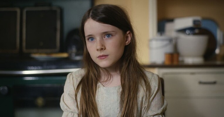 دختر خموش - پس‌زمینه