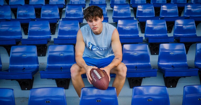 خط پایان: من و کوارتر بک - پس‌زمینه