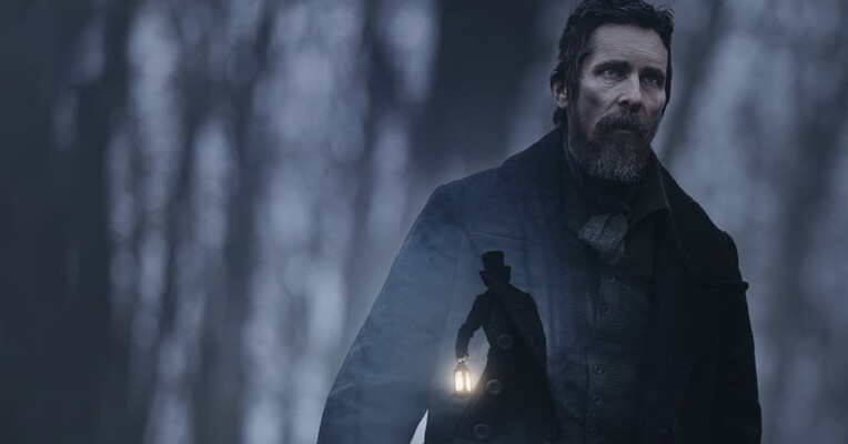 چشم آبی کم رنگ - پس‌زمینه