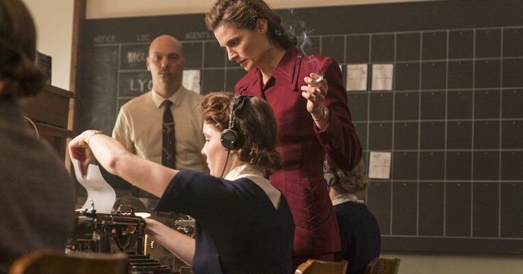 تماس با جاسوس - پس‌زمینه