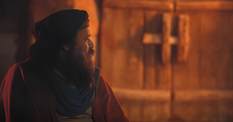 او ایستاده بود - پس‌زمینه