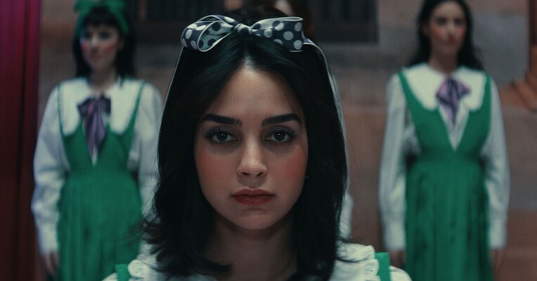 هیولای تو - پس‌زمینه