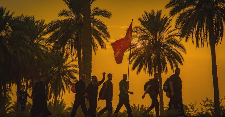 عکاسان حرم - پس‌زمینه