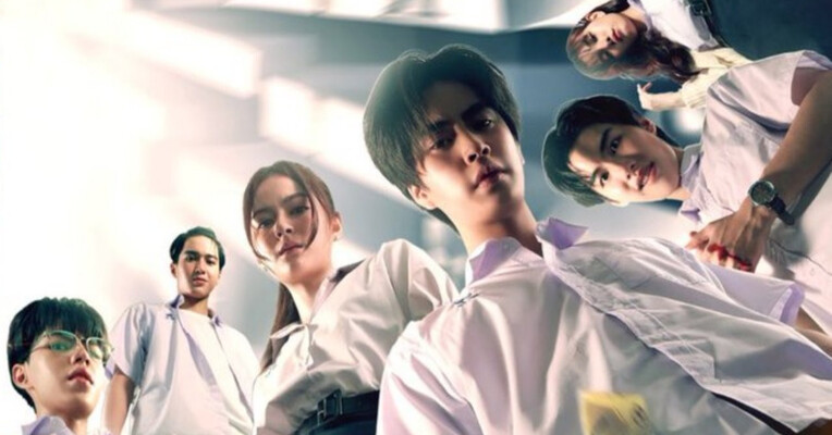 تاس‌های تیره - پس‌زمینه