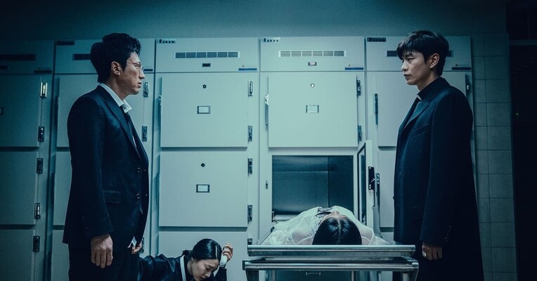 در دام شیطان - پس‌زمینه