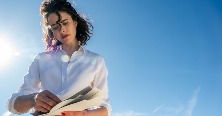 هانی انجام نده! - پس‌زمینه