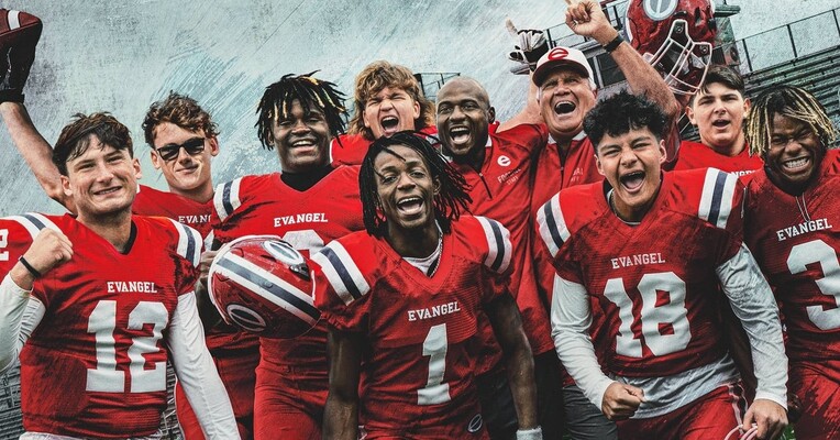 خدا. خانواده. فوتبال. - پس‌زمینه