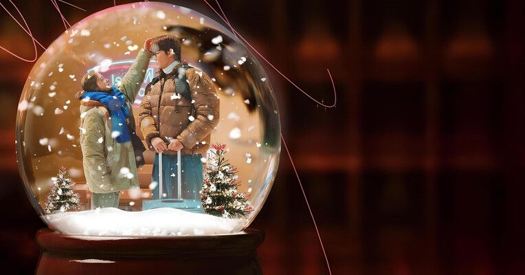 مسافرخانه کالیفرنیا - پس‌زمینه