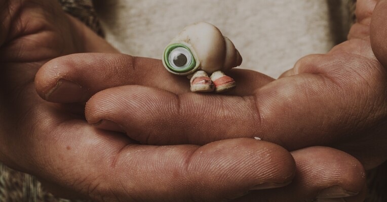 مارسل صدف کفش به پا - پس‌زمینه