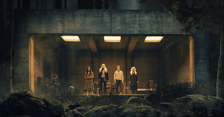 ناظران - پس‌زمینه