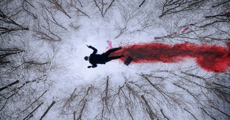 خاکستر و غبار - پس‌زمینه