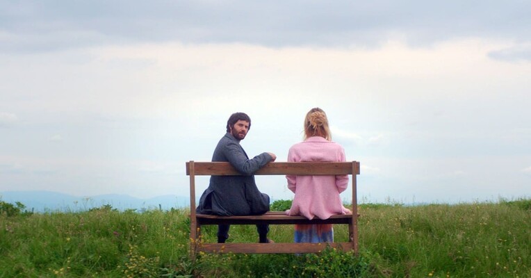 یک منِ دیگر - پس‌زمینه